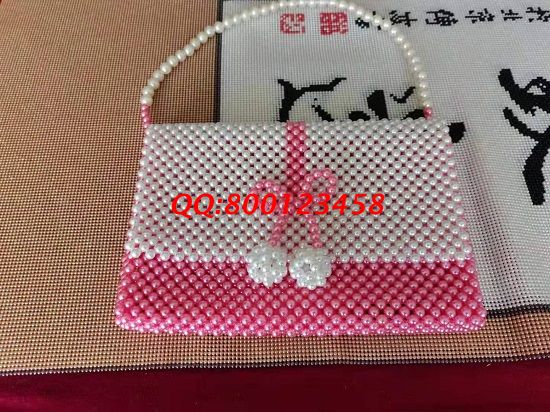 4月1日，拿回家做的手工活，手工活掙錢，敬業(yè)的企業(yè)手工之家更適宜合作，勵(lì)志珠珠繡新款珠包實(shí)拍
