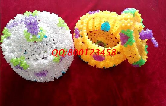 1月4日，想接正規(guī)廠家的手工活，做手工之家的珠繡串珠外發(fā)手工活，要對這里的產(chǎn)品了解，圖為勵志珠珠繡串珠產(chǎn)品實拍