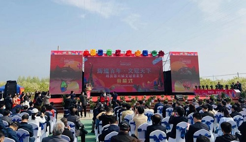 珠繡非遺項目展風(fēng)采，助力邱縣文冠果花節(jié)----記邱縣第六屆文冠果花節(jié)勝利開幕