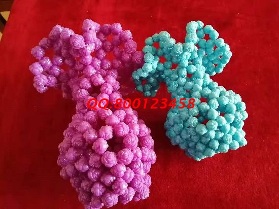 5月3日，拿回家做的手工活要找長(zhǎng)期穩(wěn)定的，一直供料的手工活加工項(xiàng)目非遺手工珠繡是大家共同的選擇，圖為勵(lì)志珠珠繡串珠純手工成品實(shí)拍