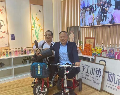 用手工實(shí)現(xiàn)人生價值--------熱烈歡迎北京市殘疾人代表團(tuán)蒞臨手工之家參觀考察