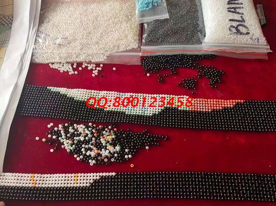 媽媽在家做手工活掙錢，孩子不再做留守兒童(圖1)