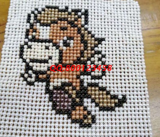 5月27日，要賺錢，在家里做什么外發(fā)手工活，他們選擇非遺項目手工活外發(fā)加工回收項目，圖為勵志珠珠繡小幅手工成品實拍