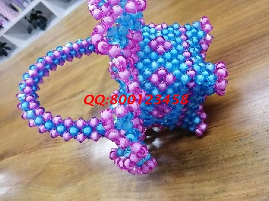 5月28日，加工驗收有保障，可以帶回家做的手工活，手工之家的勵志珠珠繡服務(wù)很完善，圖為珠繡串珠純手工（花籃）成品實拍