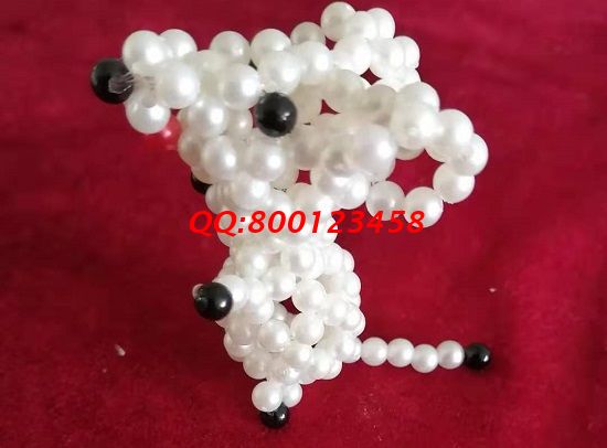 6月1日，拿回家做的手工活，可以在家做的手工活，找手工活要找有前景的企業(yè)和產(chǎn)品，圖為勵志珠珠繡串珠純手工小飾品實拍