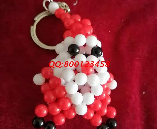 6月1日，拿回家做的手工活，可以在家做的手工活，找手工活要找有前景的企業(yè)和產(chǎn)品，圖為勵志珠珠繡串珠純手工小飾品實拍