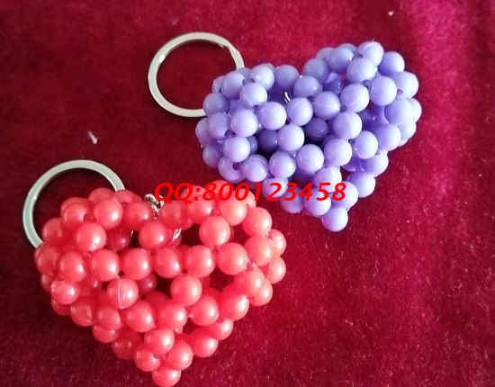 6月1日，拿回家做的手工活，可以在家做的手工活，找手工活要找有前景的企業(yè)和產(chǎn)品，圖為勵志珠珠繡串珠純手工小飾品實拍