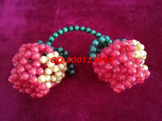 6月2日，簡(jiǎn)單好做、長(zhǎng)期穩(wěn)定，這個(gè)拿回家做的手工活材料一直郵寄到家。圖為勵(lì)志珠珠繡串珠純手工成品實(shí)拍