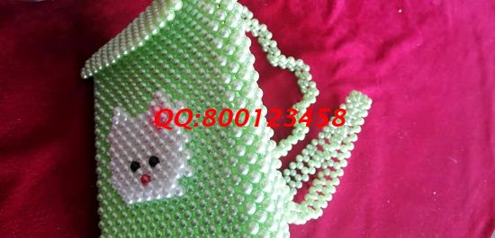 6月24日，可以帶回家做的手工活，珠繡手工活外發(fā)加工項目適合你、我、他和她，圖為勵志珠珠繡新款珠包成品實拍