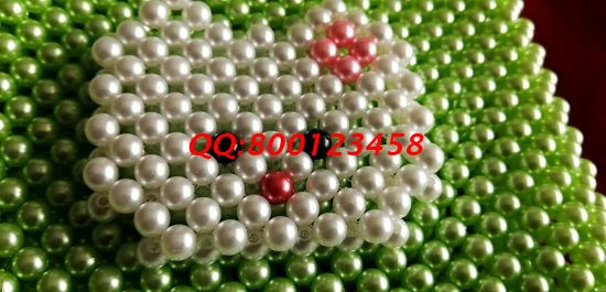 6月24日，可以帶回家做的手工活，珠繡手工活外發(fā)加工項目適合你、我、他和她，圖為勵志珠珠繡新款珠包成品實拍