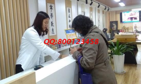 習(xí)慣做珠繡外發(fā)手工活，她帶著孫子還掙錢，連親家母都夸(圖1)