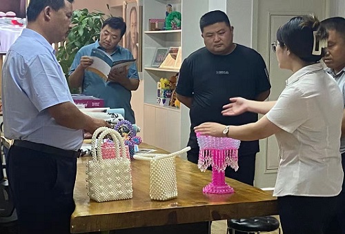 發(fā)展殘疾人事業(yè)，實施鄉(xiāng)村振興戰(zhàn)略--------記邱縣梁二莊鎮(zhèn)村領(lǐng)導(dǎo)一行蒞臨手工之家參觀指導(dǎo)