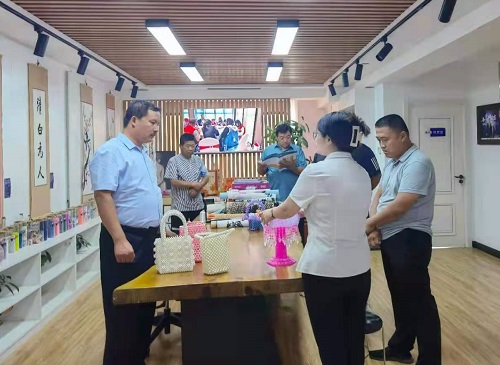 發(fā)展殘疾人事業(yè)，實施鄉(xiāng)村振興戰(zhàn)略--------記邱縣梁二莊鎮(zhèn)村領(lǐng)導(dǎo)一行蒞臨手工之家參觀指導(dǎo)