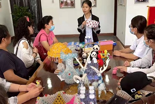 培訓(xùn)、提供材料，為了大家空閑時(shí)間能有份收入--- --- 記手工之家在邯鄲市叢臺(tái)區(qū)婦女手工藝協(xié)會(huì)(圖1)