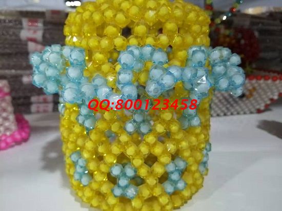 7月28日，選擇在家做的手工活，可以帶回家做的手工活，越來(lái)越多人來(lái)到這里，圖為珠繡串珠純手工成品實(shí)拍