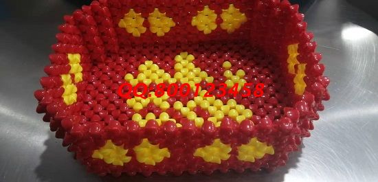 8月4日，可以帶回家做的手工活，手工活代理加工項(xiàng)目就選有責(zé)任的手工之家，圖為勵(lì)志珠珠繡串珠手工產(chǎn)品（一款收納盒）實(shí)拍