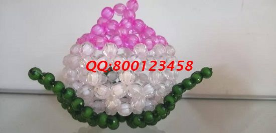 8月10日，就業(yè)創(chuàng)業(yè)好項目，拿回家做的手工活，手工之家的手工活代理加工項目很受大家的歡迎，圖為勵志珠珠繡串珠產品實拍