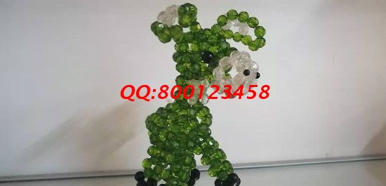 8月12日，可以帶回家做的手工活，多勞多得，掙錢多少主要看付出多少，圖為勵(lì)志珠珠繡串珠成品實(shí)拍