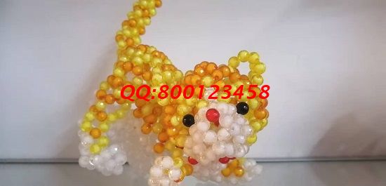 8月12日，可以帶回家做的手工活，多勞多得，掙錢多少主要看付出多少，圖為勵(lì)志珠珠繡串珠成品實(shí)拍