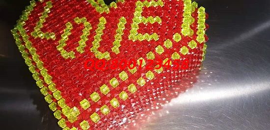 8月14日，七夕與家人一起在家做手工活掙錢，簡(jiǎn)單好做、時(shí)間自由的就選手工之家的珠繡串珠外發(fā)手工活，圖為勵(lì)志珠珠繡串珠成品實(shí)拍