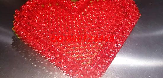 8月14日，七夕與家人一起在家做手工活掙錢，簡(jiǎn)單好做、時(shí)間自由的就選手工之家的珠繡串珠外發(fā)手工活，圖為勵(lì)志珠珠繡串珠成品實(shí)拍