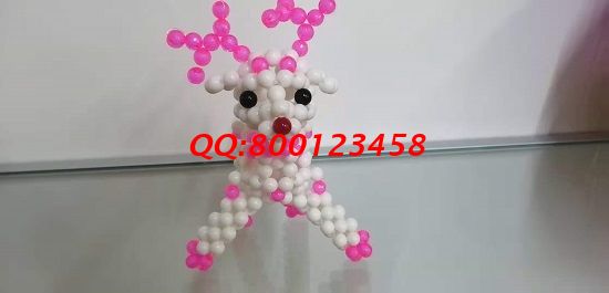 8月17日，找正規(guī)可靠的手工活加工項目，手工之家的手工活代理加工項目造福了很多人，圖為勵志珠珠繡串珠小飾品實拍