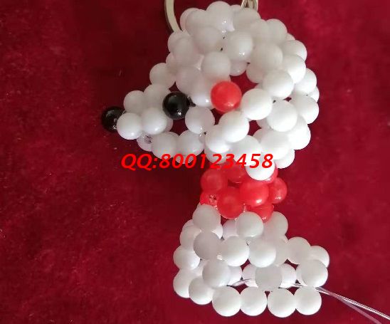 8月20日，可以寄到家做的手工活，在手工之家能找到正規(guī)可靠的管回收手工活，圖為勵志珠珠繡串珠小飾品成品及加工細節(jié)實拍