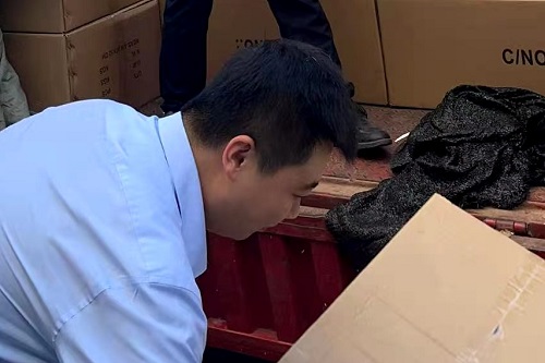 一起行動(dòng)，相互合作，達(dá)成目標(biāo)！------記手工之家材料倉(cāng)庫(kù)備貨有感