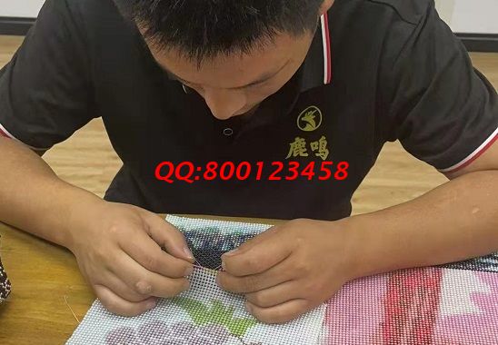 9月5日，實地考察、詳細(xì)了解，這個拿回家做的手工活讓人放心，在家足不出戶做勵志珠珠繡手工能掙錢，圖為手工之家接待考察合作加工客戶剪影