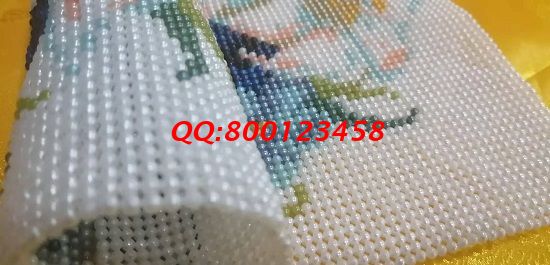 9月15日，前期培訓(xùn)到位，驗(yàn)收標(biāo)準(zhǔn)明確，手工之家這個(gè)拿回家做的手工活這樣保證產(chǎn)品合格，圖為勵(lì)志珠珠繡成品細(xì)節(jié)實(shí)拍