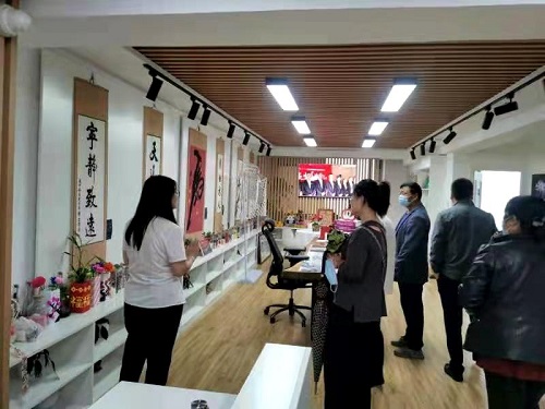 做好珠繡手工，助力鄉(xiāng)村振興 --- --- 記邯鄲學(xué)院宋主任一行蒞臨手工之家參觀指導(dǎo)