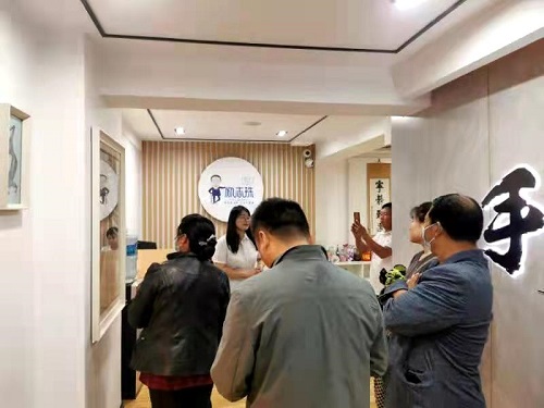 做好珠繡手工，助力鄉(xiāng)村振興 --- --- 記邯鄲學(xué)院宋主任一行蒞臨手工之家參觀指導(dǎo)