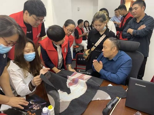 10月4日，拿回家做的手工活，珠繡串珠手工活代理加工項目的加工材料都有啥？看看就知道，圖為手工之家第五期優(yōu)秀繡娘培訓會剪影