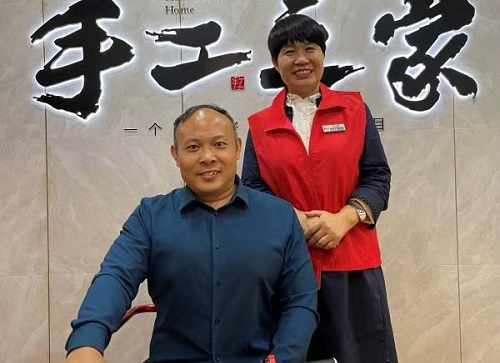 10月7日，正規(guī)可靠，拿回家做的手工活，可以寄到家做的手工活代理加工項目，就選這里，圖為手工之家優(yōu)秀繡娘培訓(xùn)會剪影