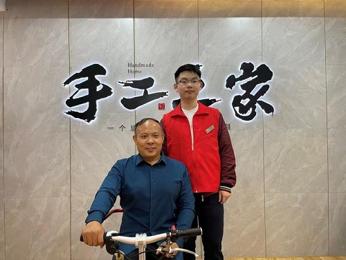 10月7日，正規(guī)可靠，拿回家做的手工活，可以寄到家做的手工活代理加工項目，就選這里，圖為手工之家優(yōu)秀繡娘培訓(xùn)會剪影