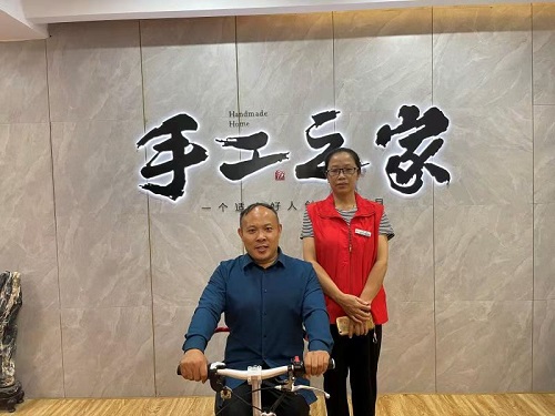 10月7日，正規(guī)可靠，拿回家做的手工活，可以寄到家做的手工活代理加工項目，就選這里，圖為手工之家優(yōu)秀繡娘培訓(xùn)會剪影