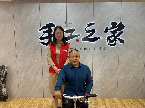 10月7日，正規(guī)可靠，拿回家做的手工活，可以寄到家做的手工活代理加工項目，就選這里，圖為手工之家優(yōu)秀繡娘培訓(xùn)會剪影