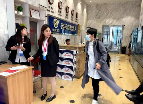 10月9日，實(shí)地考察，想接正規(guī)廠家的手工活，拿回家做的手工活就選非遺項(xiàng)目勵(lì)志珠珠繡，圖為手工之家第五期優(yōu)秀繡娘培訓(xùn)會(huì)接待剪影