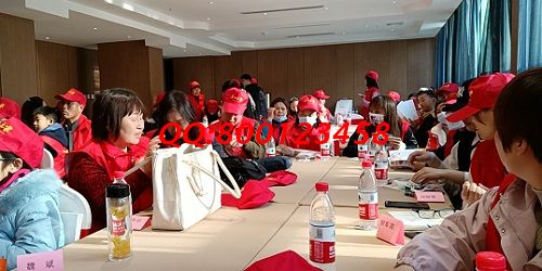 10月11日，想接正規(guī)廠家的手工活，找拿回家做的手工活，看好這兩點，可以放心選擇了，圖為手工之家優(yōu)秀繡娘往期培訓(xùn)會剪影