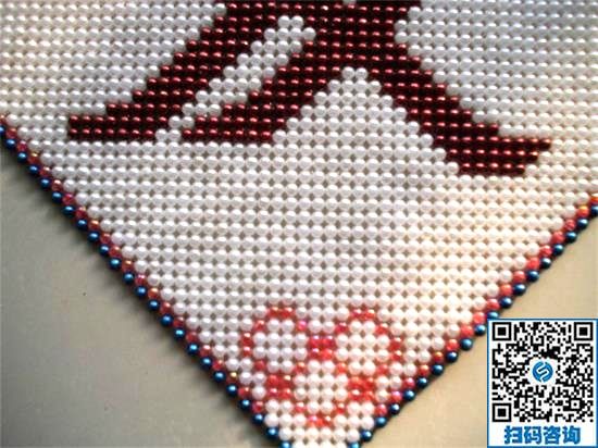 在家?guī)O子還能掙零花錢，農(nóng)村大嬸業(yè)余做手工活(圖1)