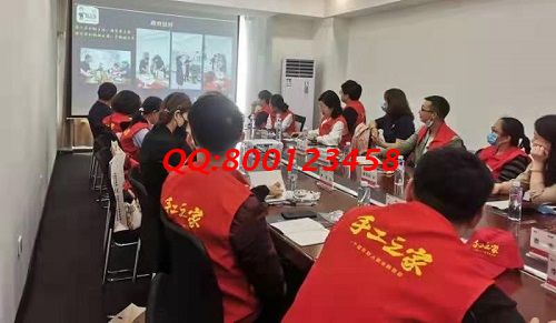 10月12日，簡單好做，珠繡可以寄到家做的手工活對(duì)加工人員有什么要求？ 圖為手工之家優(yōu)秀繡娘培訓(xùn)會(huì)剪影