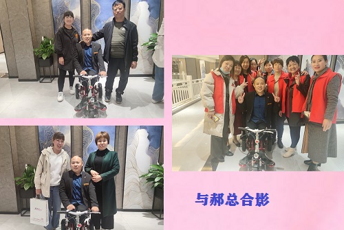 10月14日，手工活拿回家做，想接正規(guī)廠家的手工活，選擇非遺項目勵志珠珠繡的人很多，圖為手工之家歷次優(yōu)秀繡娘培訓會部分參訓人員與郝總合影