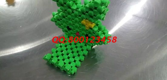 10月17日，可以帶回家做的手工活，手工之家的外發(fā)手工活是這樣交付成品的，圖為勵(lì)志珠珠繡串珠成品實(shí)拍