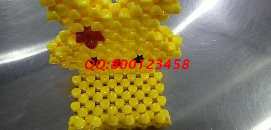 10月17日，可以帶回家做的手工活，手工之家的外發(fā)手工活是這樣交付成品的，圖為勵(lì)志珠珠繡串珠成品實(shí)拍