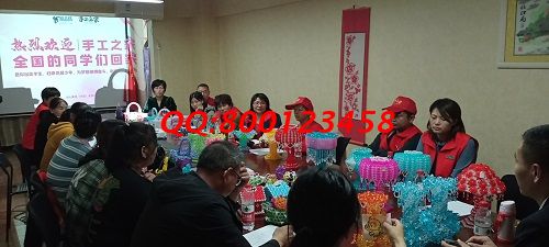 11月27日，可以帶回家做的手工活，手工活代加工，選擇非遺傳統(tǒng)珠繡就對了，圖為手工之家優(yōu)秀繡娘歷次線下培訓會剪影