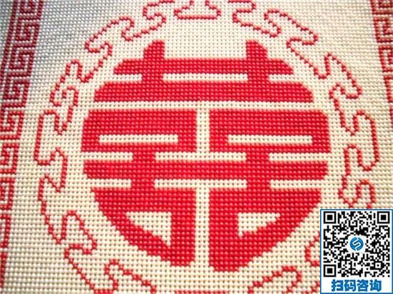 在家利用帶娃之余做珠繡手工活加工，寶媽感到很開心(圖1)