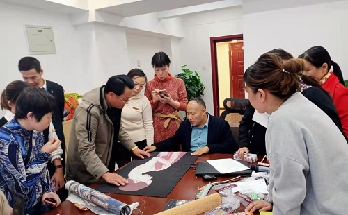 2021如何在家掙錢？越來越多人選擇手工活加工(圖1)