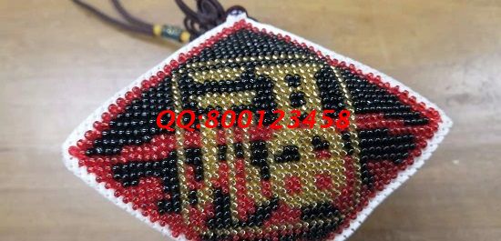 11月10日，想做手工活掙錢，正規(guī)手工活外發(fā)加工項(xiàng)目可以自己做，也可以代理加工，圖為勵(lì)志珠珠繡小飾品成品實(shí)拍