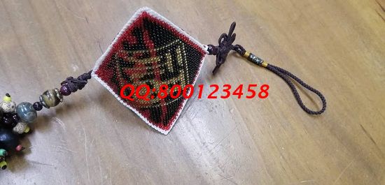 11月10日，想做手工活掙錢，正規(guī)手工活外發(fā)加工項(xiàng)目可以自己做，也可以代理加工，圖為勵(lì)志珠珠繡小飾品成品實(shí)拍