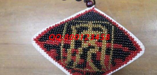 11月10日，想做手工活掙錢，正規(guī)手工活外發(fā)加工項(xiàng)目可以自己做，也可以代理加工，圖為勵(lì)志珠珠繡小飾品成品實(shí)拍